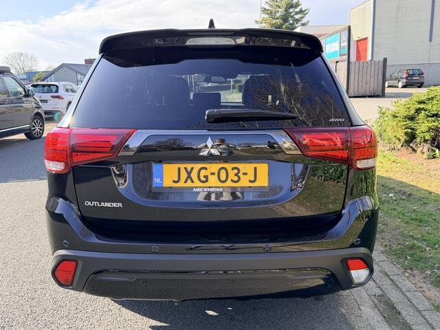 Mitsubishi OUTLANDER 2.0 150PK AWD 7p Black-Edition AutomaatoLeder