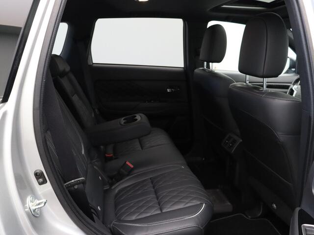 Mitsubishi OUTLANDER 2.4 PHEV Instyle | Leder | Panorama dak | Stoelverwarming |