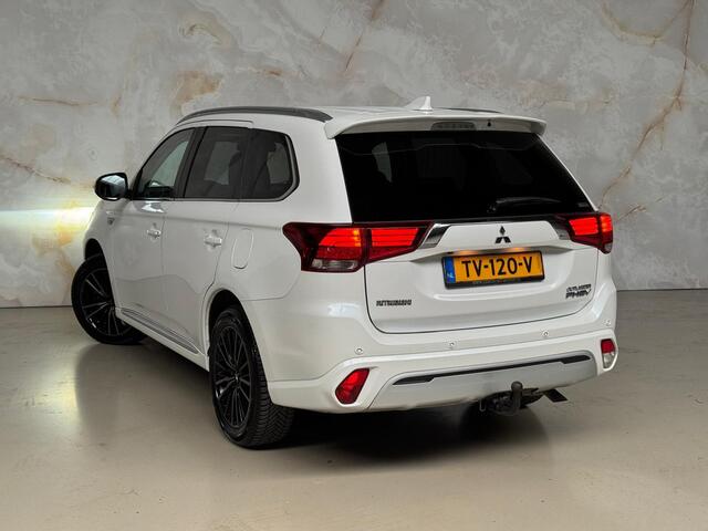 Mitsubishi OUTLANDER 2.4 PHEV Intense+ / Schuifdak / Trekhaak /