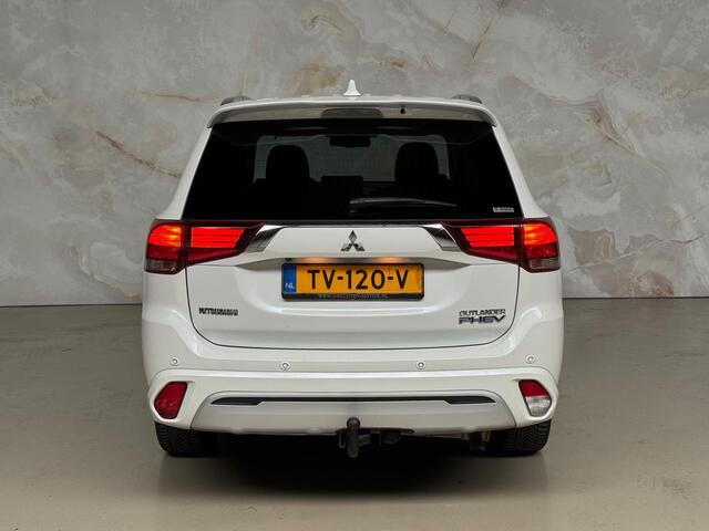 Mitsubishi OUTLANDER 2.4 PHEV Intense+ / Schuifdak / Trekhaak /