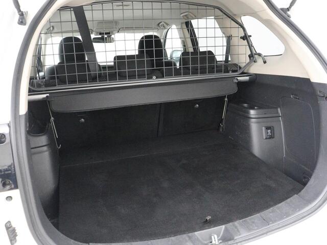 Mitsubishi OUTLANDER 2.4 PHEV Pure | Stoelverwarming | Trekhaak | Camera | Carplay | Keyless | DAB | Cruise control | Bluetooth | Climate control | Plug In