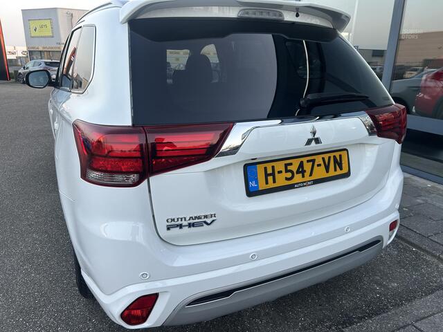 Mitsubishi OUTLANDER 2.4 PHEV Pure +