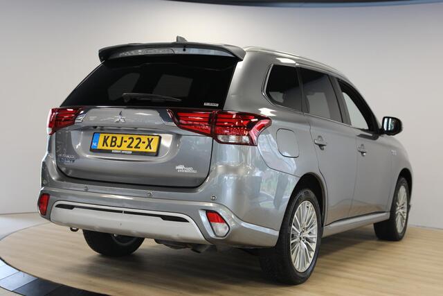 Mitsubishi OUTLANDER 2.4 PHEV Instyle | Leer | 360 Camera | Stuur & Stoelverwarming