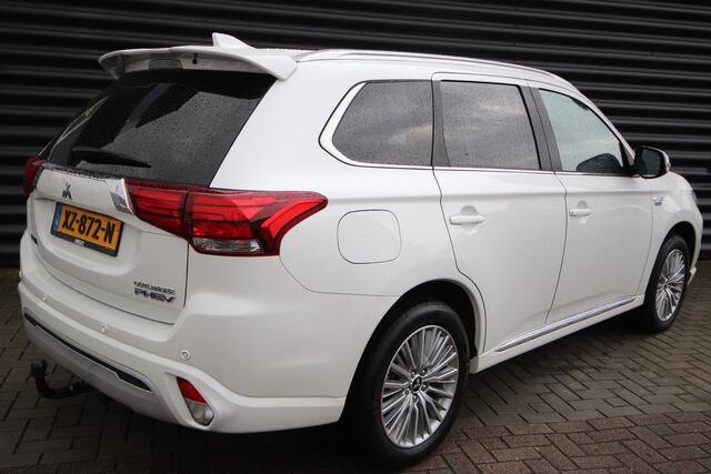 Mitsubishi OUTLANDER 2.4 PHEV Intense+ ** Opendak, Dealer O.H, Trekhaak