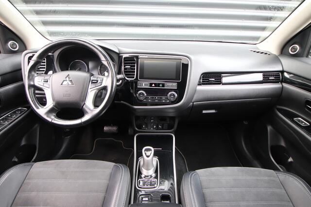 Mitsubishi OUTLANDER 2.4 PHEV Intense+ ** Opendak, Dealer O.H, Trekhaak