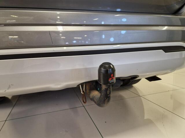 Mitsubishi OUTLANDER 2.4 PHEV Intense | Apple CarPlay / Android Auto navigatie | Trekhaak | Stoelverwarming |