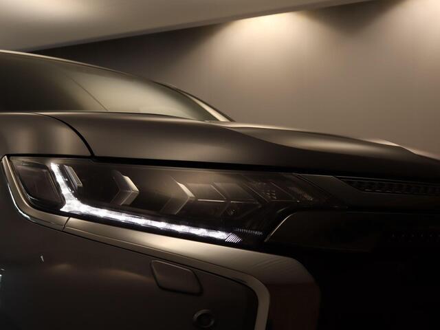 Mitsubishi OUTLANDER 2.4 PHEV Intense+ - ORIGINEEL NEDERLANDSE AUTO - PLUG IN - VIERWIELAADNDRIJVING - PARKEERSENSOREN VOOR/ ACHTER - OPEN DAK - DODEHOEK DETECTIE - 2 LAADKABELS - HALF LEDEREN BEKLEDING - VOORSTOELEN VERWARMD - STUUR VERWARMD - MICHELIN 4 SEIZOENENBANDEN