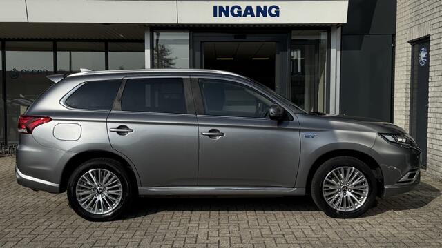 Mitsubishi OUTLANDER 2.4 PHEV | AppleCarplay | Camera | Cruise