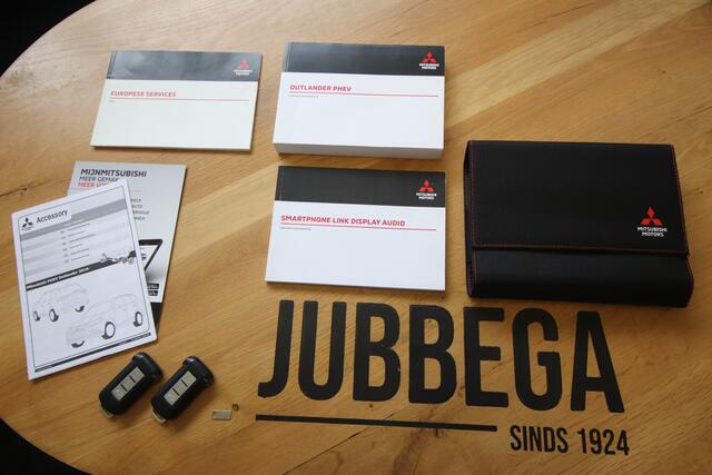 Mitsubishi OUTLANDER 2.4 PHEV Intense+ Opendak, E.achterklep, Trekhaak, Dealer O.H.