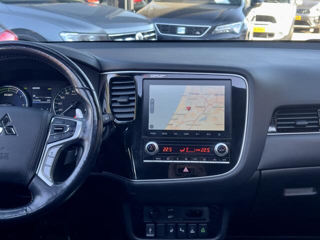 Mitsubishi OUTLANDER 2.4 PHEV INSTYLE AUT. PANODAK DESIGNO-LEDER NAVI CAMERA APPLE-CARPLAY LED LMV PDC