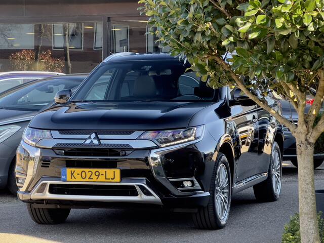 Mitsubishi OUTLANDER 2.4 PHEV INSTYLE AUT. PANODAK DESIGNO-LEDER NAVI CAMERA APPLE-CARPLAY LED LMV PDC