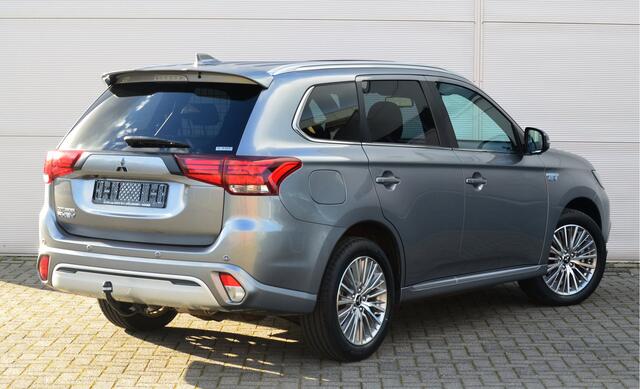 Mitsubishi OUTLANDER PHEV 2.4 INSTYLE 4WD | PLUG IN HYBRID | FULL OPTIONS | SoH 85 % | SCHUIFDAK | ADAPTIEF CRUISE | TREKHAAK 1500KG | FABRIEKSGARANTIE TOT 21-01-2029* | ALL IN RIJKLAARPRIJS