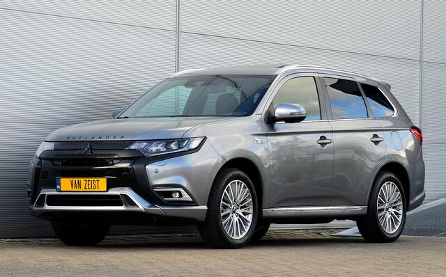 Mitsubishi OUTLANDER PHEV 2.4 INSTYLE 4WD | PLUG IN HYBRID | FULL OPTIONS | SoH 85 % | SCHUIFDAK | ADAPTIEF CRUISE | TREKHAAK 1500KG | FABRIEKSGARANTIE TOT 21-01-2029* | ALL IN RIJKLAARPRIJS