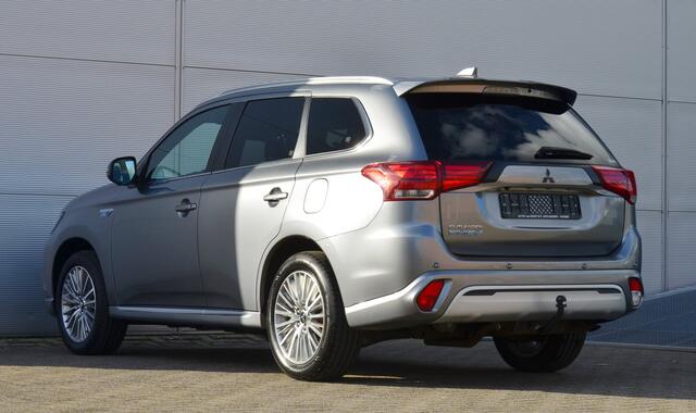 Mitsubishi OUTLANDER PHEV 2.4 INSTYLE 4WD | PLUG IN HYBRID | FULL OPTIONS | SoH 85 % | SCHUIFDAK | ADAPTIEF CRUISE | TREKHAAK 1500KG | FABRIEKSGARANTIE TOT 21-01-2029* | ALL IN RIJKLAARPRIJS