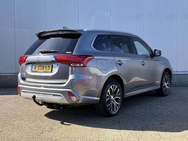 Mitsubishi OUTLANDER 2.4 PHEV Intense+ / Trekhaak / Schuifdak / Navigatie / Achteruitrijcamera /