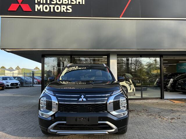 Mitsubishi OUTLANDER 2.4 PHEV Instyle Nieuw uit voorraad leverbaar | Verwarmbare stoelen voor- en achter | Lederen bekleding | Elektrisch panoramadak | 3 zone Climate Cotntrol | 8 jaar Fabrieksgarantie