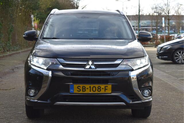 Mitsubishi OUTLANDER 2.0 PHEV Premium 203PK 4WD | NL-Auto | Camera | Trekhaak | Carplay | Standkachel | Keyless | Stoel- & stuurverwarming | Allweathers | LED / Xenon