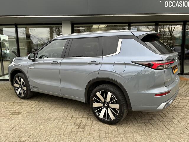 Mitsubishi OUTLANDER 2.4 PHEV Instyle DEMO ( beschikbaar per 09-2026 ) | Lederen bekleding | Elektrisch verstelbare voorstoelen | Verwarmbare stoelen voor- en achter | Elektrisch panoramadak | 3-zone Climate Control | 8 jaar fabrieksgarantie