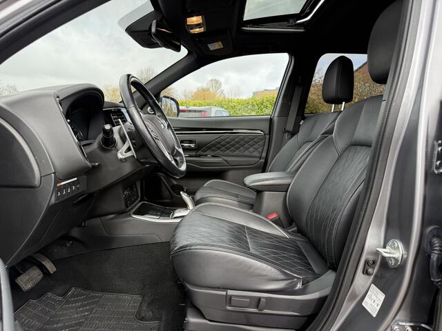 Mitsubishi OUTLANDER 2.4 PHEV Instyle Pano | Leder | 360 Camera | Nieuwstaat!