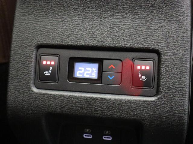 Mitsubishi OUTLANDER 2.4 PHEV Instyle+ | Trekhaak | Bruin lederen bekleding | Yamaha audio | Panoramadak | Stoelmassage |