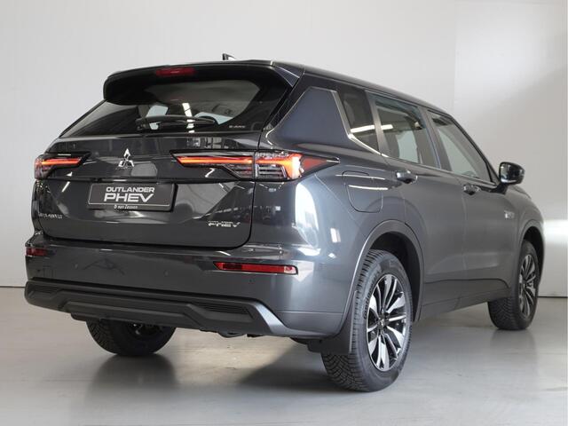 Mitsubishi OUTLANDER 2.4 PHEV Pure | 360 Camera | Standkachel | Navi | Clima | 8 jaar garantie!