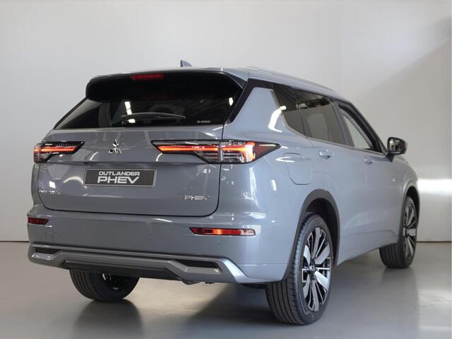 Mitsubishi OUTLANDER 2.4 PHEV Intense+ | Head up | 20 inch | Direct leverbaar | 8 jaar garantie | Rijklaarprijs