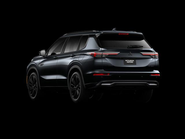 Mitsubishi OUTLANDER 2.4 PHEV Black Edition MY26 / ¤ 4.000,- Voordeel Op Nieuwprijs / Prijs is Rijklaar / Elektrische Range 86 KM WLTP / 1600KG Trekgewicht / 8 Jaar Fabrieksgarantie /