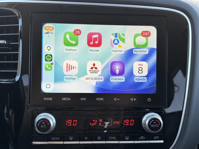 Mitsubishi OUTLANDER 2.4 PHEV Intense / Dealer onderhouden / 1e eigenaar / Trekhaak 1500 KG / Apple carplay & Android auto / Navigatie / Camera / Stoelverwarming / 18" Lm wielen & All Season banden / Cruise Control / Climate Control / Keyless /