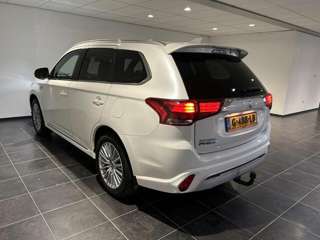 Mitsubishi OUTLANDER 2.4 PHEV Instyle | Trekhaak | Schuif-/kanteldak | Leder | Stoelverwarming |