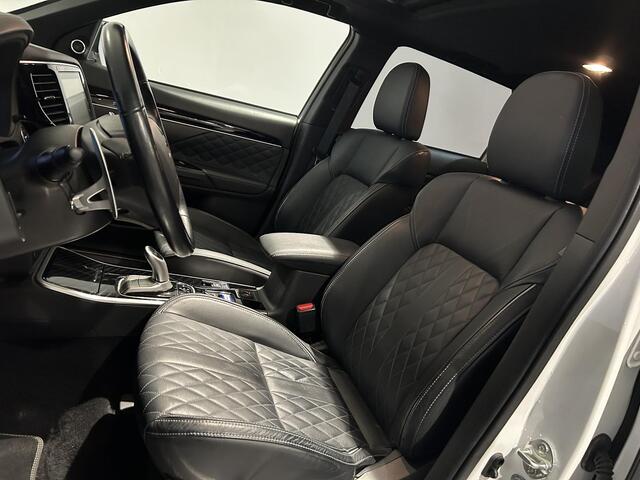 Mitsubishi OUTLANDER 2.4 PHEV Instyle | Trekhaak | Schuif-/kanteldak | Leder | Stoelverwarming |