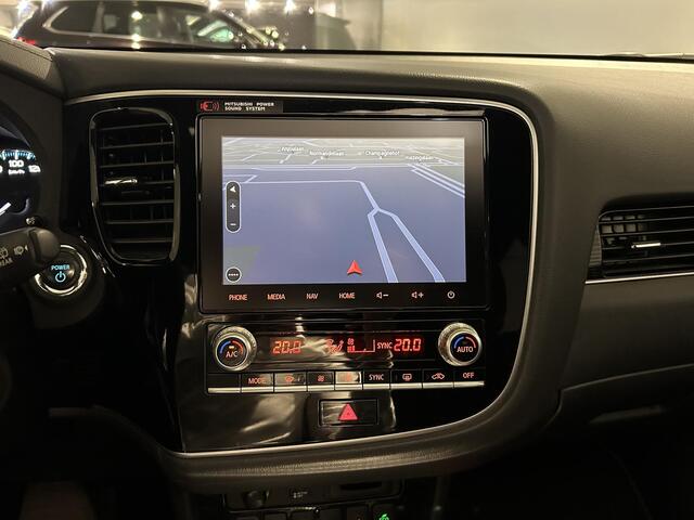 Mitsubishi OUTLANDER 2.4 PHEV Instyle | Trekhaak | Schuif-/kanteldak | Leder | Stoelverwarming |