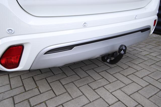 Mitsubishi OUTLANDER 2.4 PHEV Instyle Adaptive cruise, Trekhaak, Opendak, Leder