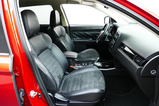 Mitsubishi OUTLANDER 2.4 PHEV Adap Cruise, Camera, Half Leer/Alcantara, StoelVerw, 18"LMV, Haak 1500kg