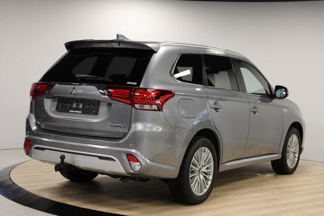 Mitsubishi OUTLANDER 2.4 PHEV Instyle | Schuif- kanteldak | Leer | Trekhaak