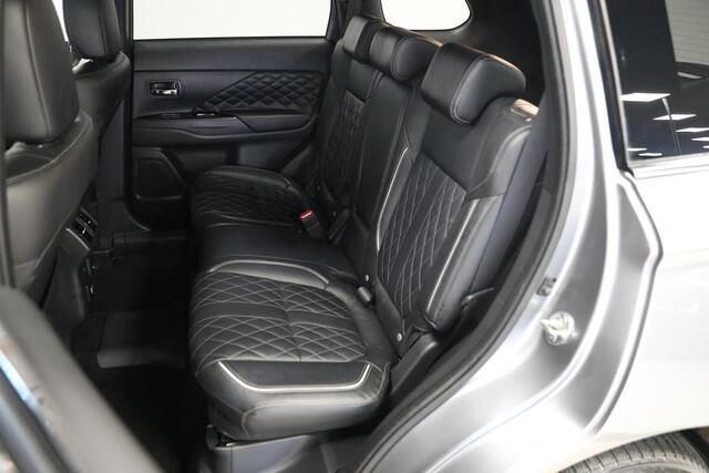 Mitsubishi OUTLANDER 2.4 PHEV Instyle | Schuif- kanteldak | Leer | Trekhaak