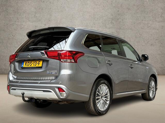 Mitsubishi OUTLANDER 2.4 PHEV Deluxe 225Pk Automaat (SCHUIFDAK, GROOT NAVI, LEDER, ZWART HEMEL, 360 CAMERA, GETINT GLAS, SPORTSTOELEN, ADAPTIVE CRUISE, STUUR/STOELVERWARMING, NIEUWE APK, NIEUWSTAAT)