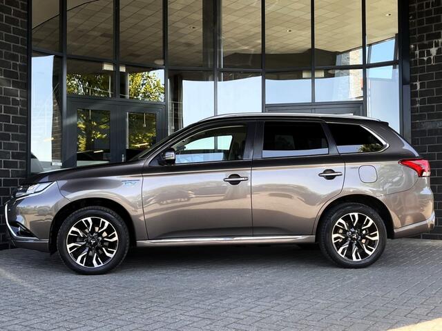 Mitsubishi OUTLANDER 2.0 PHEV - TREKH. - CAMERA