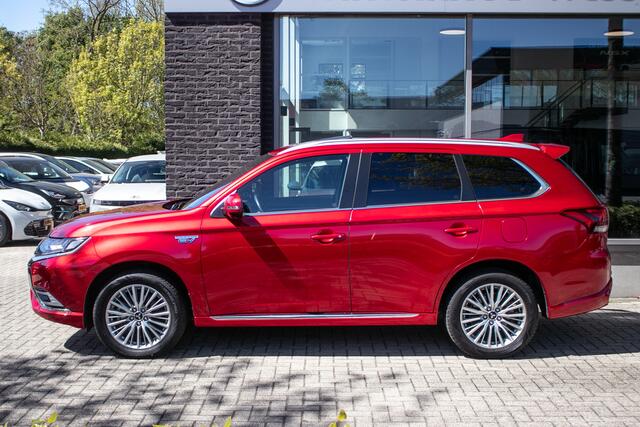 Mitsubishi OUTLANDER 2.4 PHEV Instyle | Trekhaak | ALL Season banden | Schuif / kantel dak |