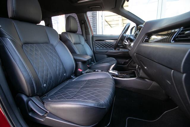 Mitsubishi OUTLANDER 2.4 PHEV Instyle | Trekhaak | ALL Season banden | Schuif / kantel dak |