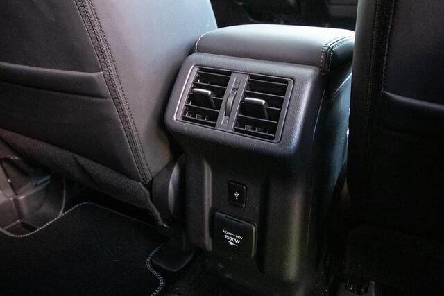 Mitsubishi OUTLANDER 2.4 PHEV Instyle | Trekhaak | ALL Season banden | Schuif / kantel dak |