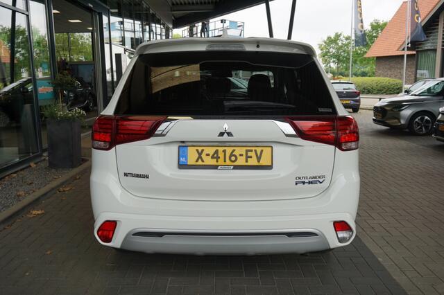 Mitsubishi OUTLANDER 2.4 PHEV Pure+ 4WD | Carplay | Camera | Half-leder | Stoelverw.
