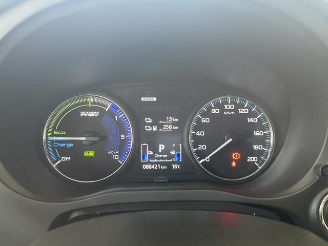 Mitsubishi OUTLANDER 2.4 PHEV Pure+ 4WD | Carplay | Camera | Half-leder | Stoelverw.