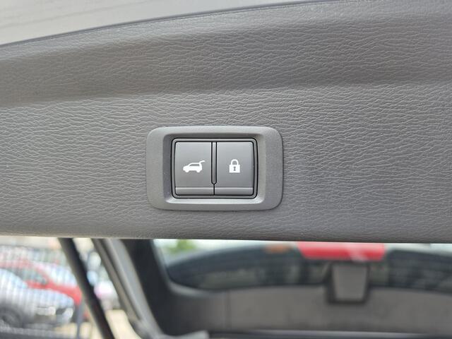 Mitsubishi OUTLANDER 2.4 PHEV Instyle+ | Trekhaak | Open dak | Elektrische Achterklep |