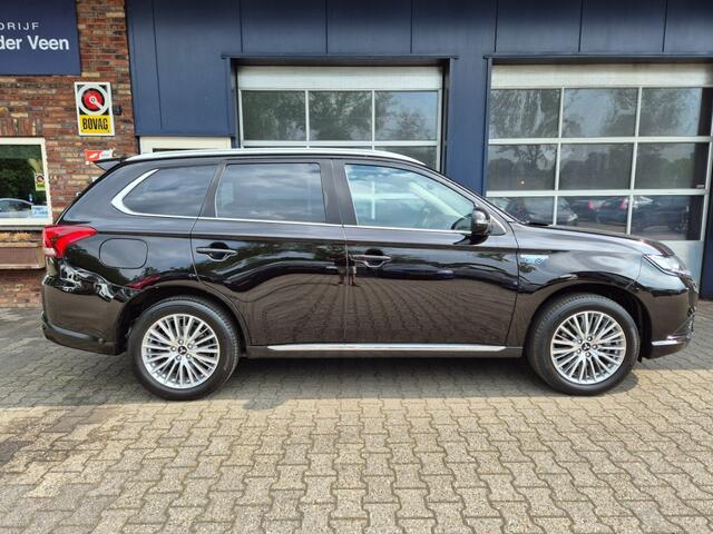 Mitsubishi OUTLANDER 2.4 PHEV INTENSE+, Trekhaak, Carplay, 360 Camera, Zonnedak, Elektrische Achterklep, ALL IN Prijs!