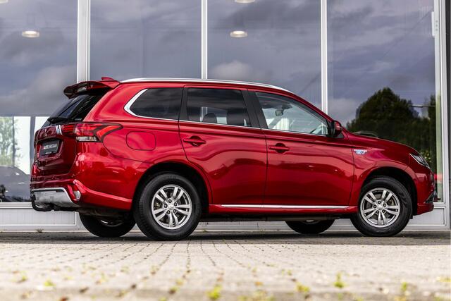Mitsubishi OUTLANDER 2.4 PHEV Pure | Camera | Carplay | Trekhaak