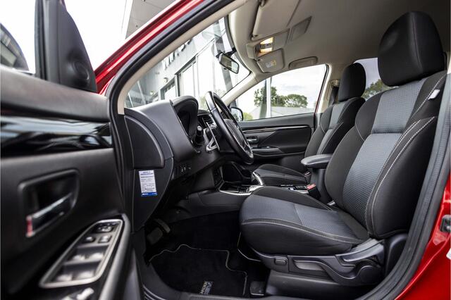 Mitsubishi OUTLANDER 2.4 PHEV Pure | Camera | Carplay | Trekhaak