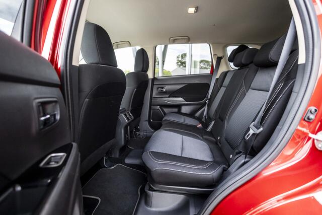 Mitsubishi OUTLANDER 2.4 PHEV Pure | Camera | Carplay | Trekhaak