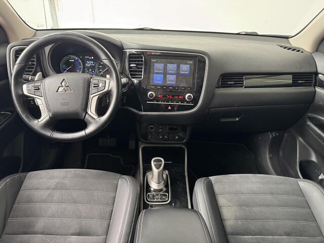 Mitsubishi OUTLANDER 2.4 PHEV Intense+ | Navigatie | 360° Camera | Panoramadak | Stoelverwarming |
