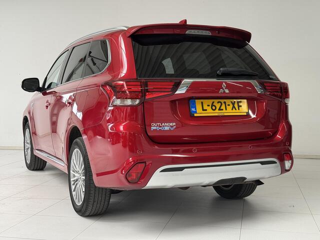 Mitsubishi OUTLANDER 2.4 PHEV Intense+ | Navigatie | 360° Camera | Panoramadak | Stoelverwarming |