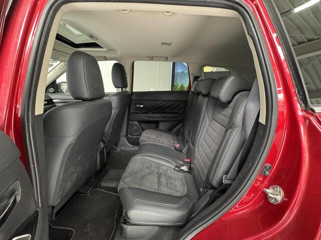 Mitsubishi OUTLANDER 2.4 PHEV Intense+ | Navigatie | 360° Camera | Panoramadak | Stoelverwarming |